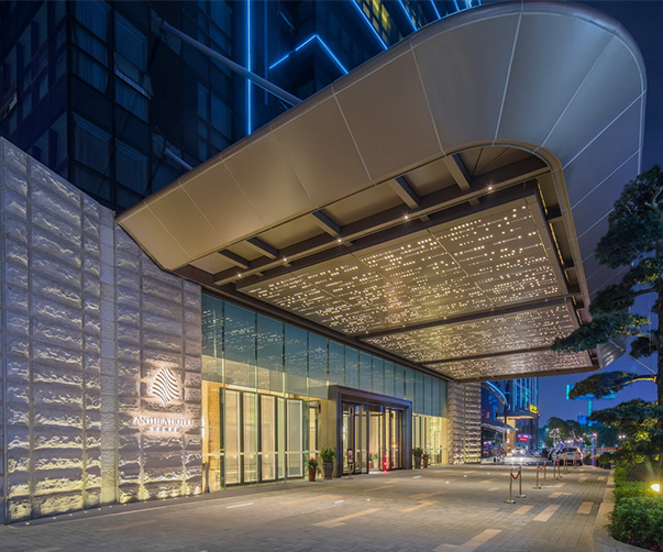 后现代公寓品牌设计：大胆色彩、艺术与几何形状的完美融合